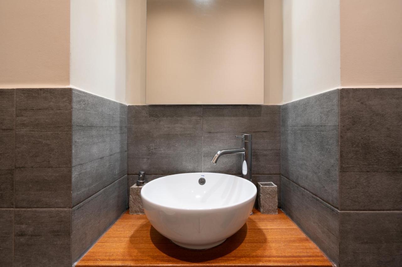 Classy Apartment In Koukaki, Walk To Metro & Acropolis Athen Exterior foto